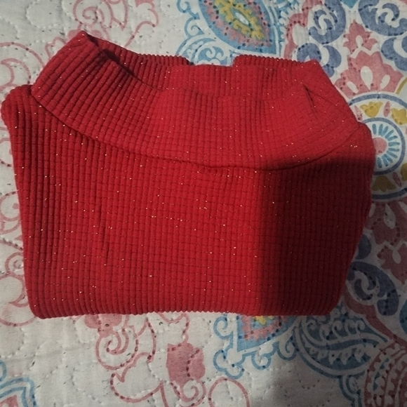 𝅺WOMEN’S Sleeveless Turtleneck Top Red - Picture 3 of 4